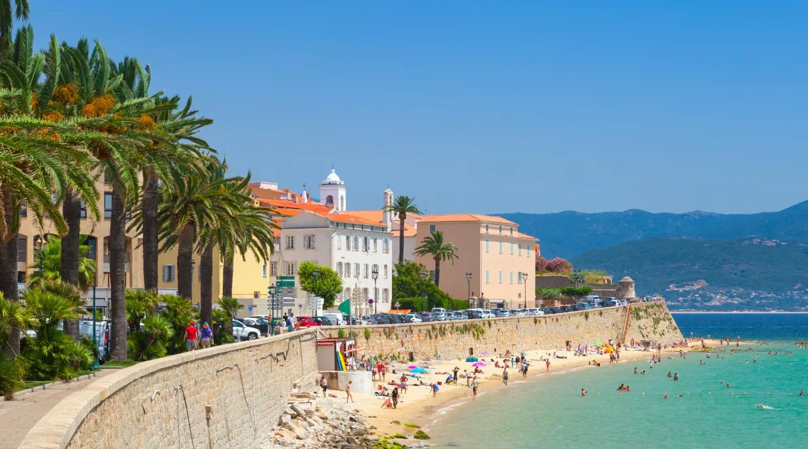 Ajaccio front de mer et plage sur le golfe d’Ajaccio