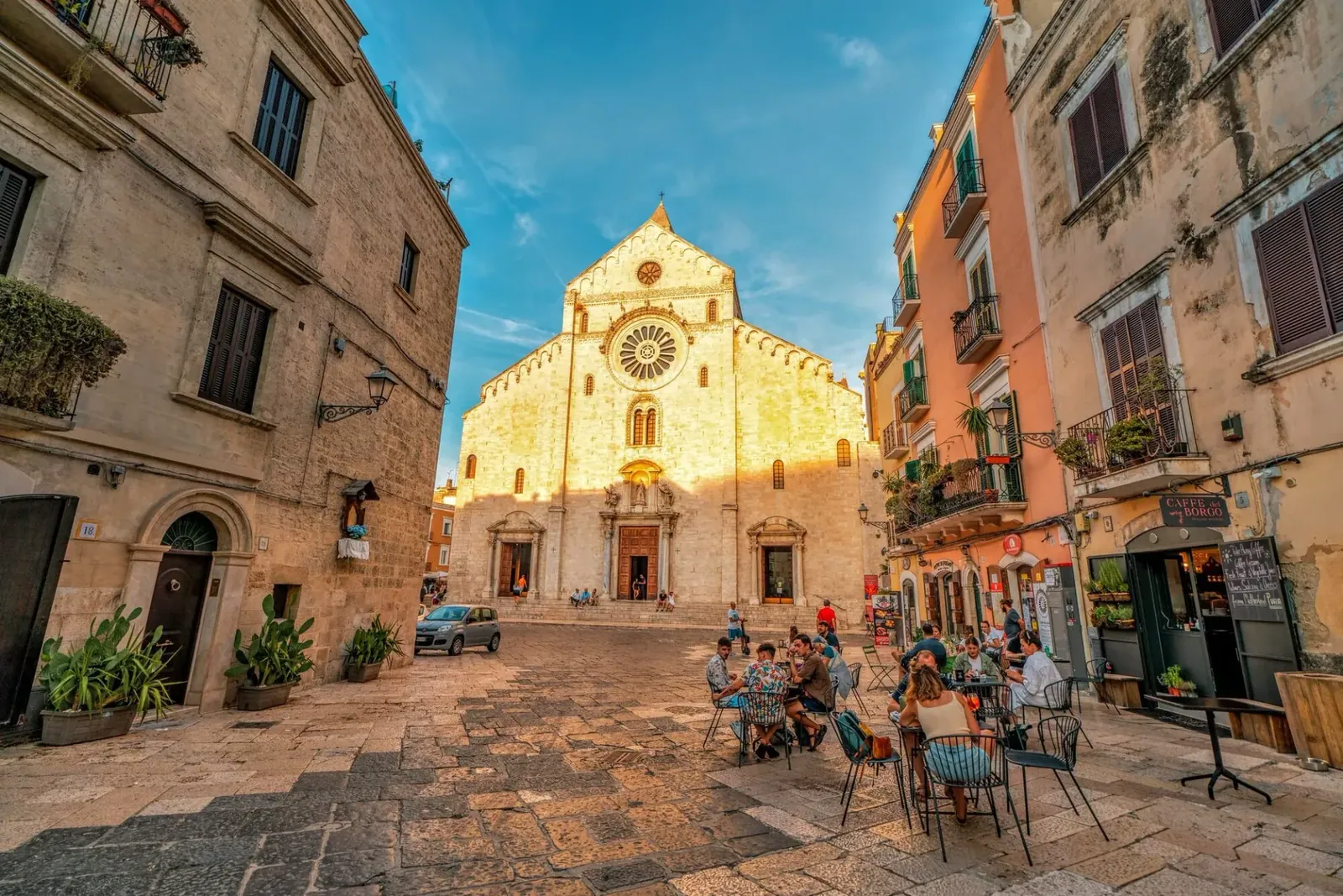 Bari vieille ville et front de mer de l'Adriatique dans les Pouilles, Italie