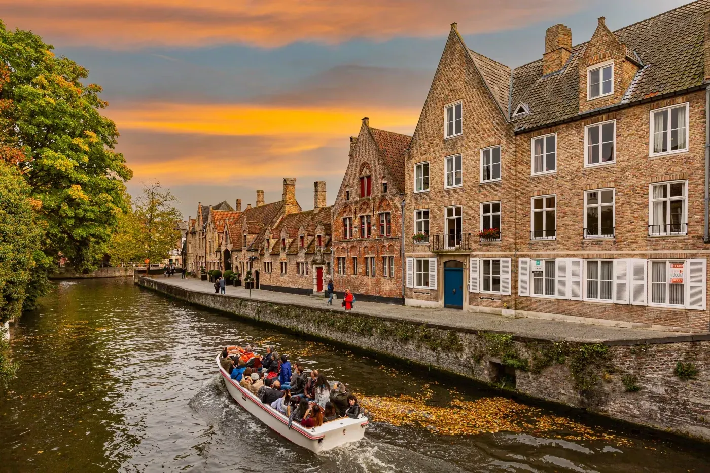 Canaux de Bruges et centre historique médiéval en Belgique