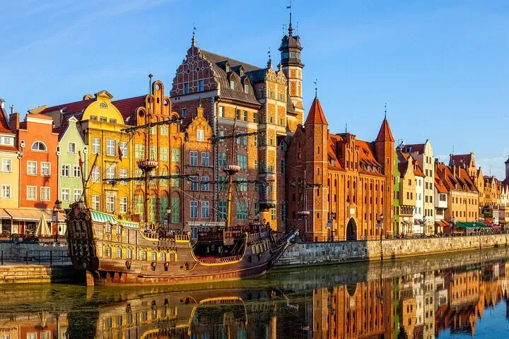 Gdynia front de mer, centre-ville moderniste et côte baltique en Pologne