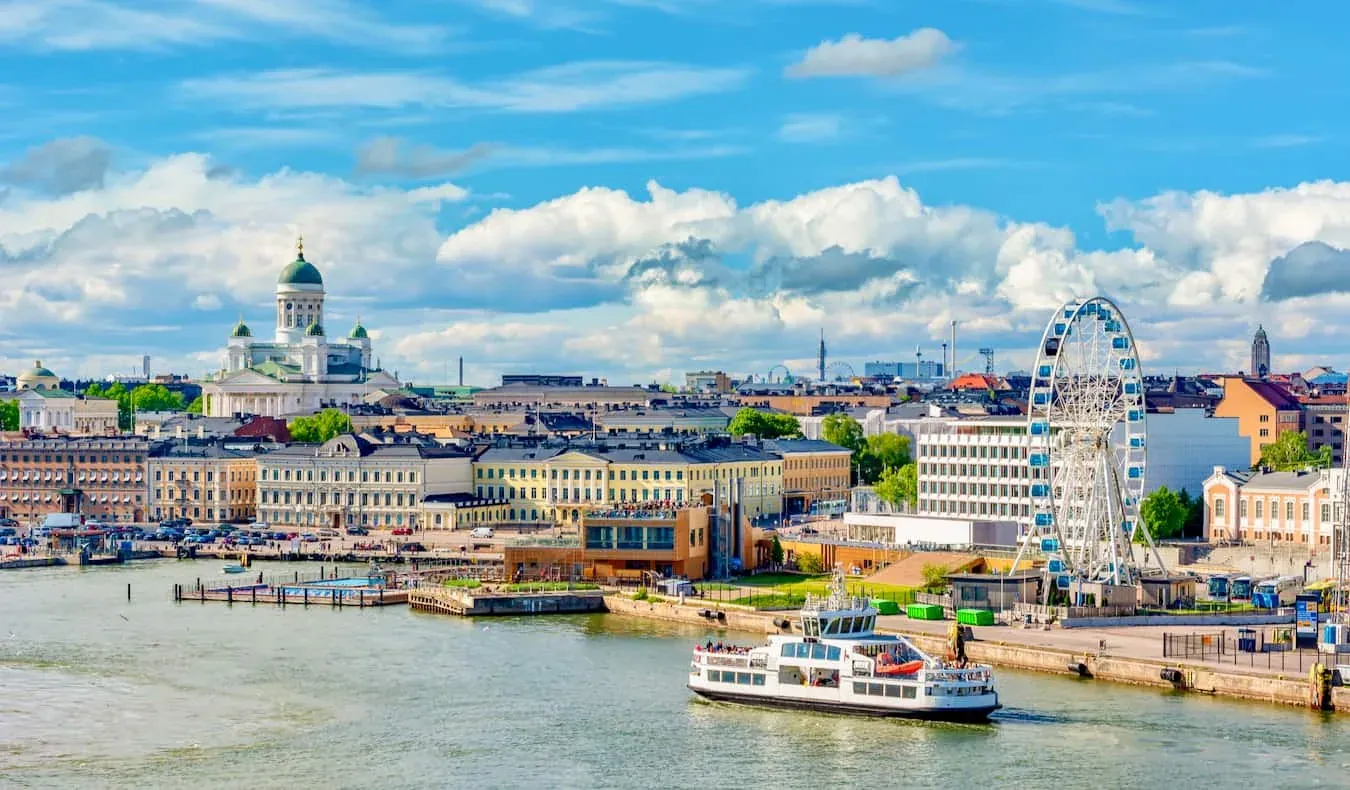 Helsinki front de mer, cathédrale et port de la Baltique en Finlande