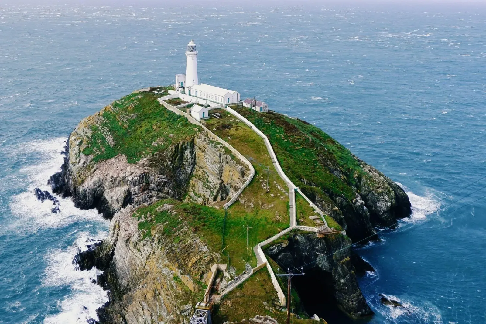Holyhead littoral, port et montagnes de l'île d'Anglesey au Pays de Galles