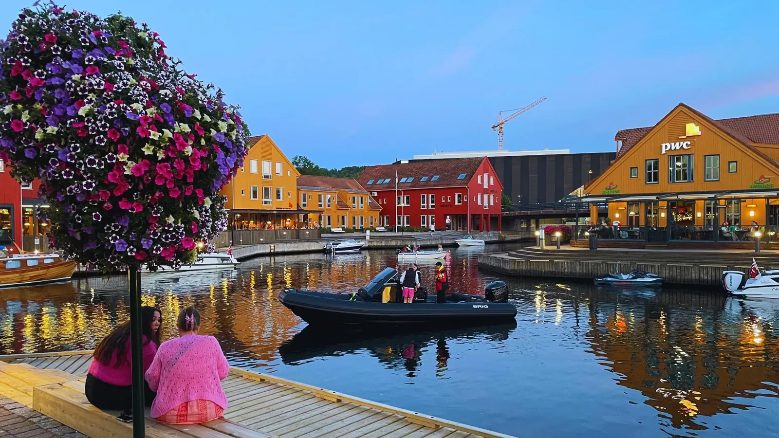 Kristiansand front de mer, port et centre-ville coloré dans le sud de la Norvège
