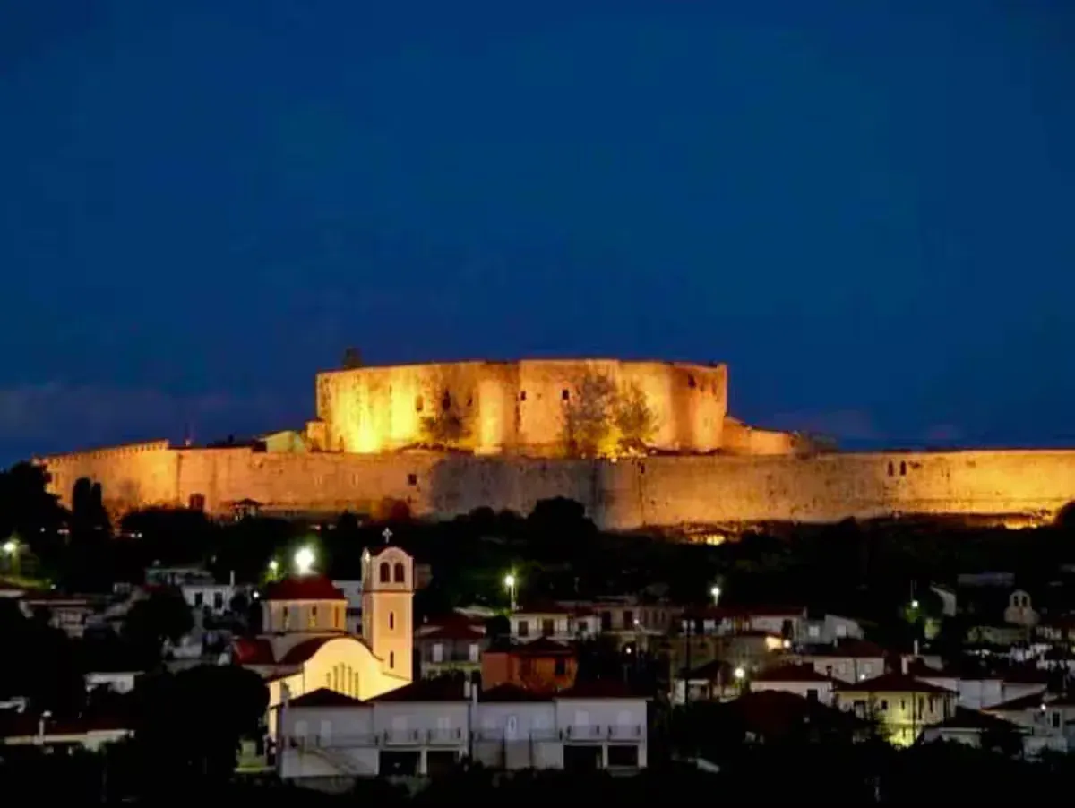 Kyllini littoral, plage et région du château de Chlemoutsi dans l'ouest du Péloponnèse, Grèce