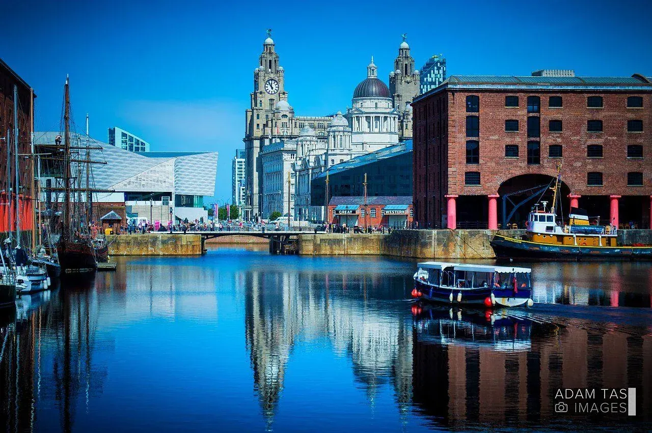 Destination ferry : Liverpool