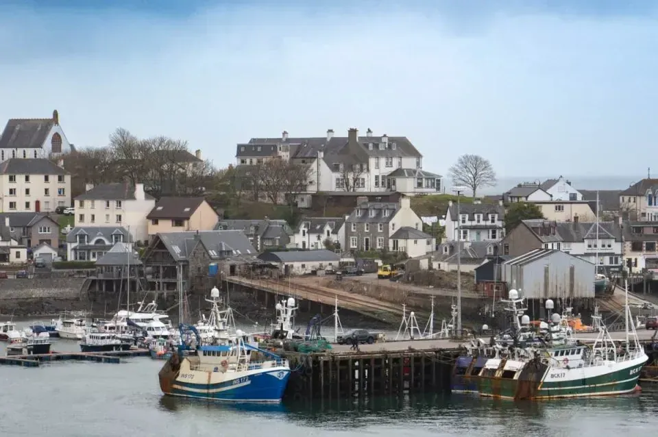 Mallaig port et littoral des Highlands sur la côte ouest de l'Écosse