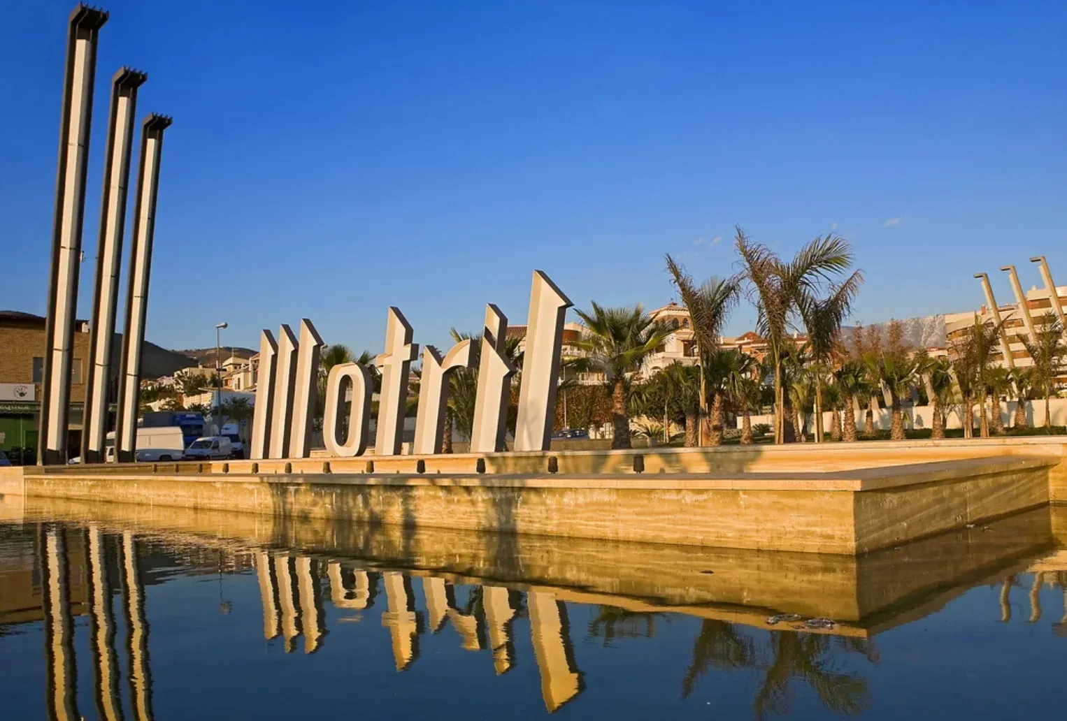 Motril côte, marina et paysage méditerranéen tropical à Grenade, Espagne