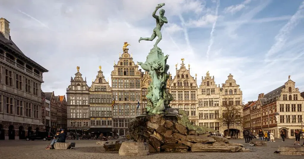 Plage, promenade et front de mer d'Ostende sur la côte belge