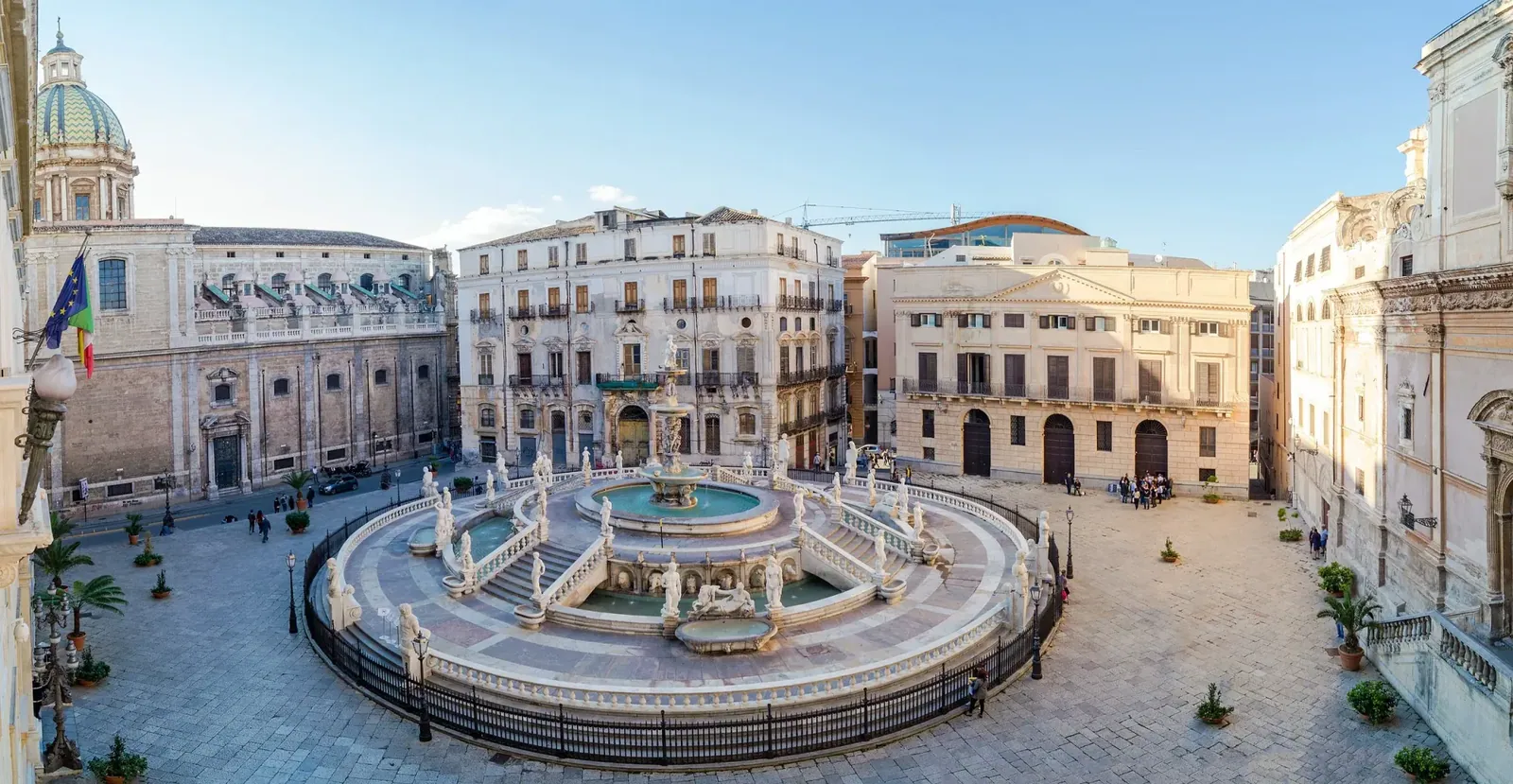 Palerme horizon, architecture historique et front de mer méditerranéen en Sicile