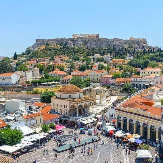 Le Pirée front de mer, marina et paysage côtier en Grèce