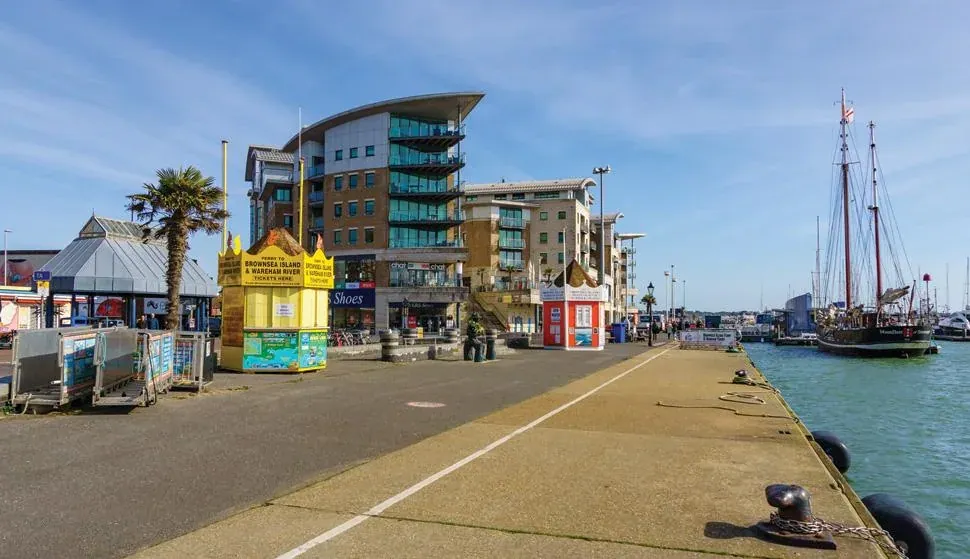 Destination ferry : Poole