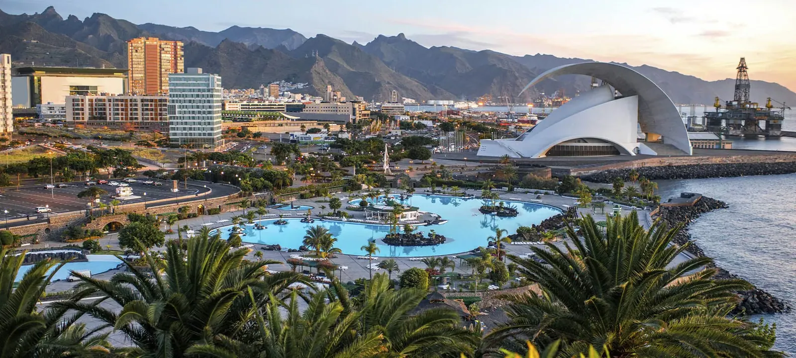 Santa Cruz de Tenerife front de mer et paysage urbain des îles Canaries