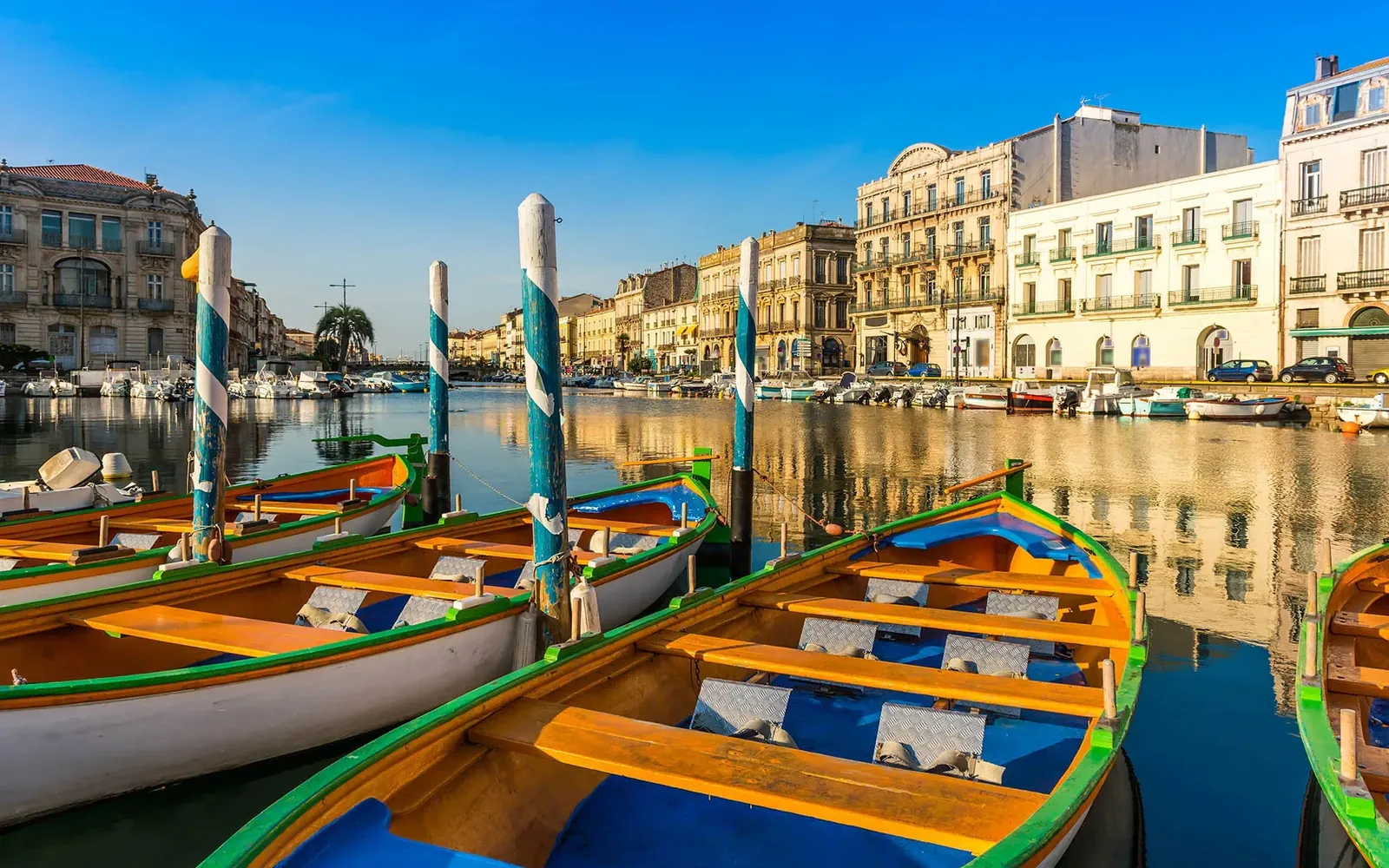 Sète canaux, front de mer méditerranéen et Mont Saint-Clair dans le sud de la France