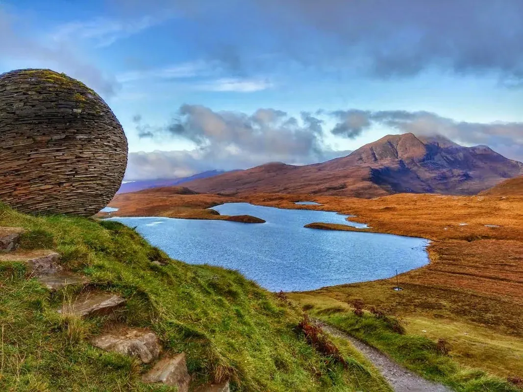 Ullapool paysage de front de mer et de montagne dans les Highlands écossaises