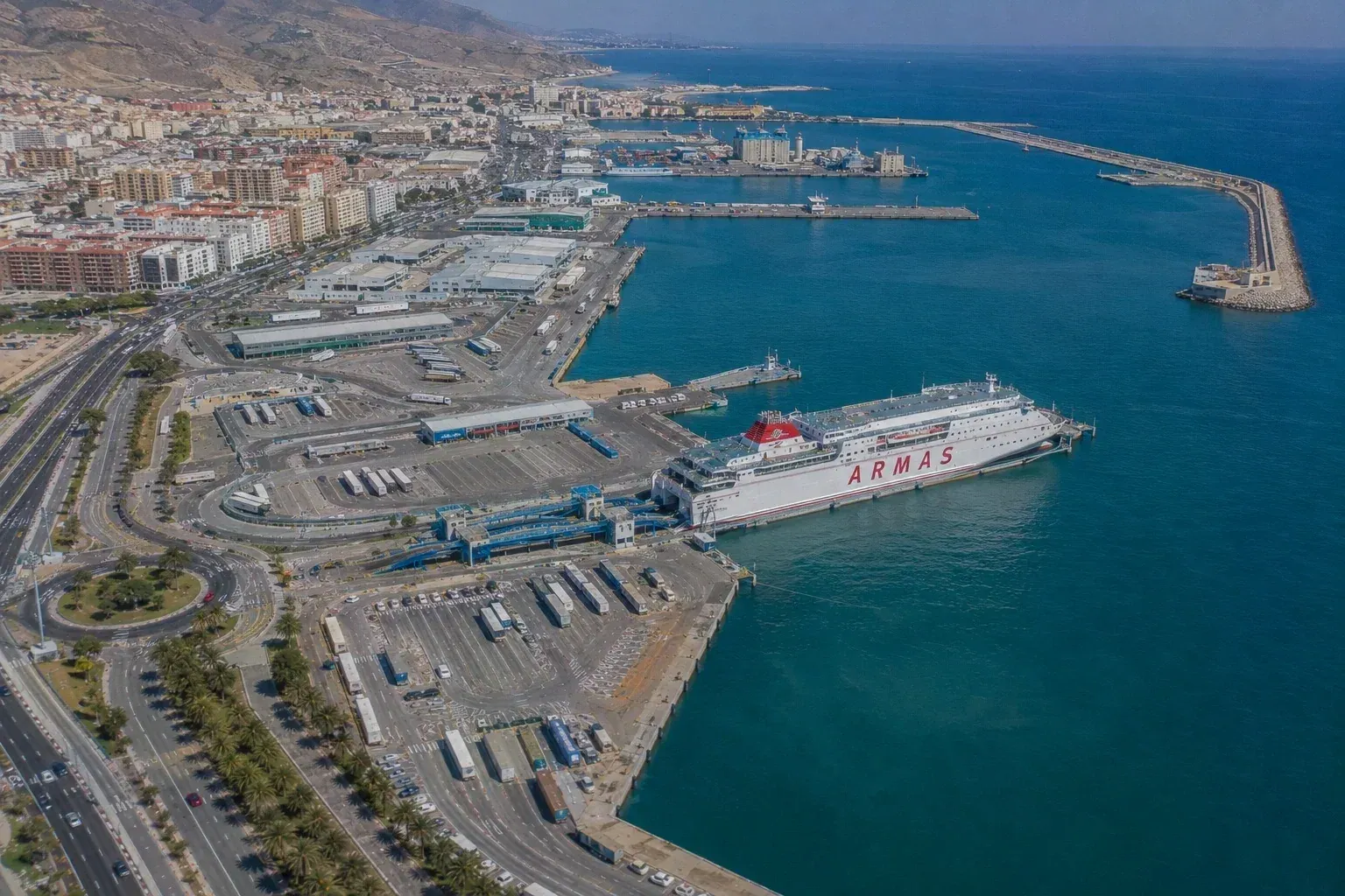 Terminal de ferries passagers et port d’Almería