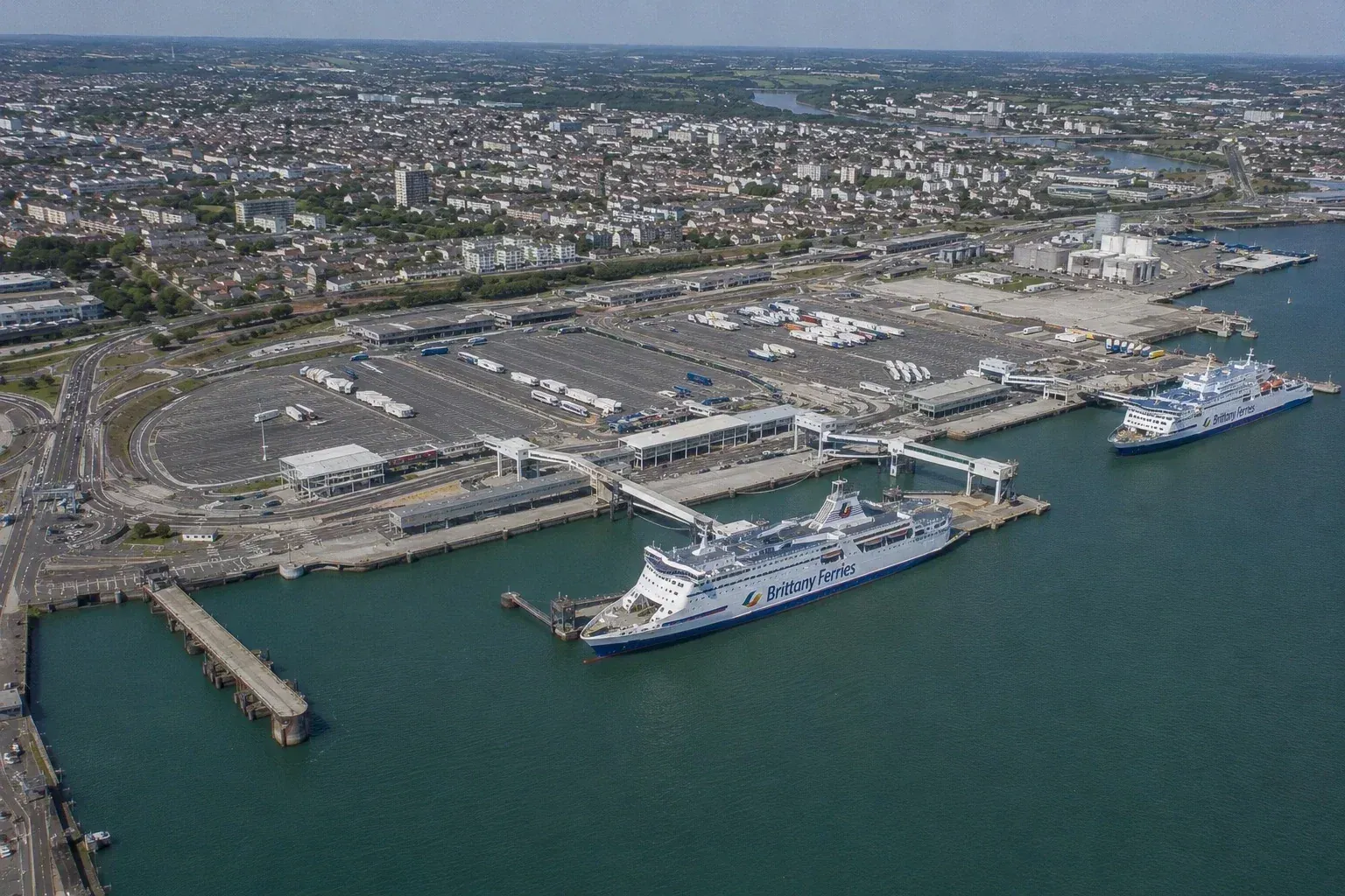 Terminal de ferry passagers Ouistreham desservant Caen en Normandie