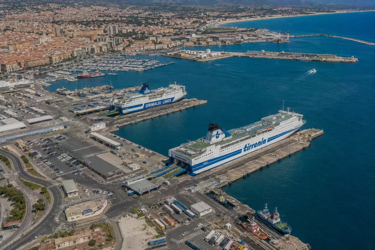 Cagliari port de ferry passagers sur la côte sud de la Sardaigne