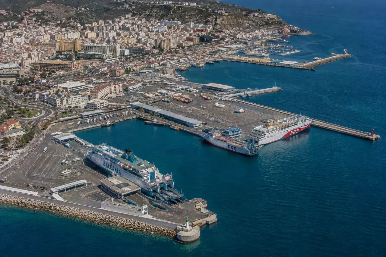 Ceuta port de ferry passagers sur la côte nord-africaine de l'Espagne