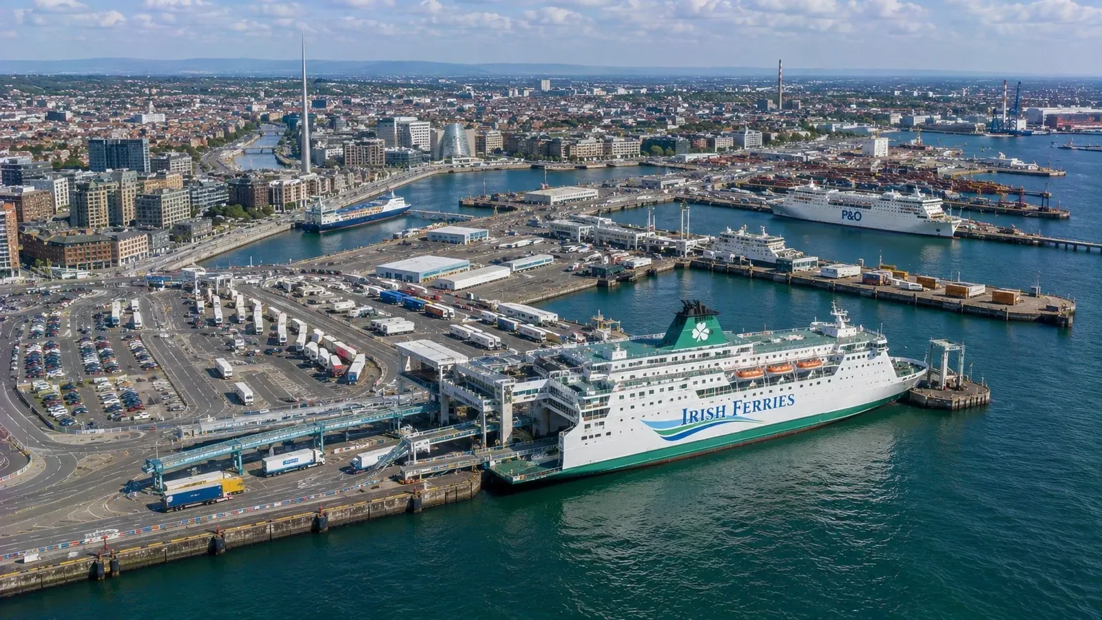 Terminals de ferry et port de Dublin en Irlande
