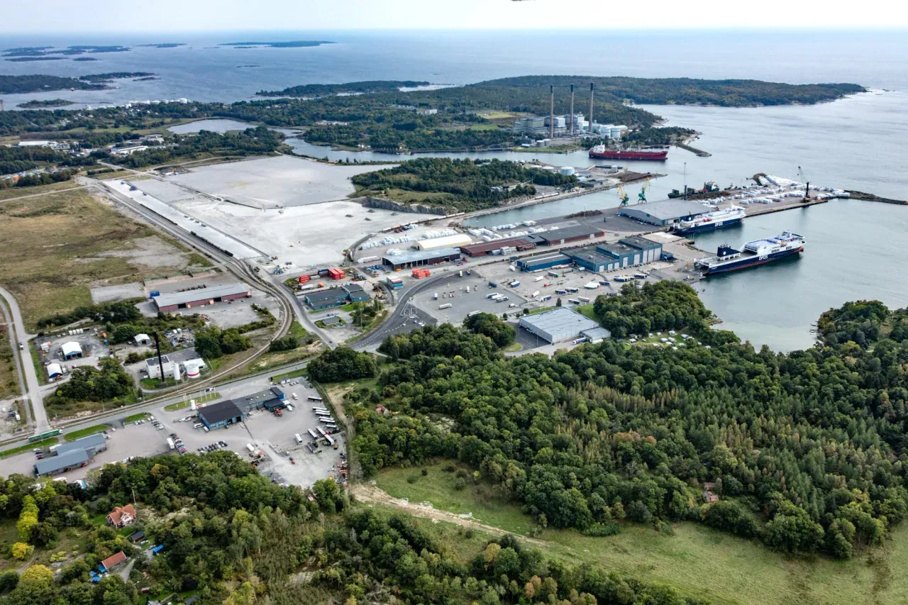 Vue aérienne du terminal ferry de Karlshamn en Suède