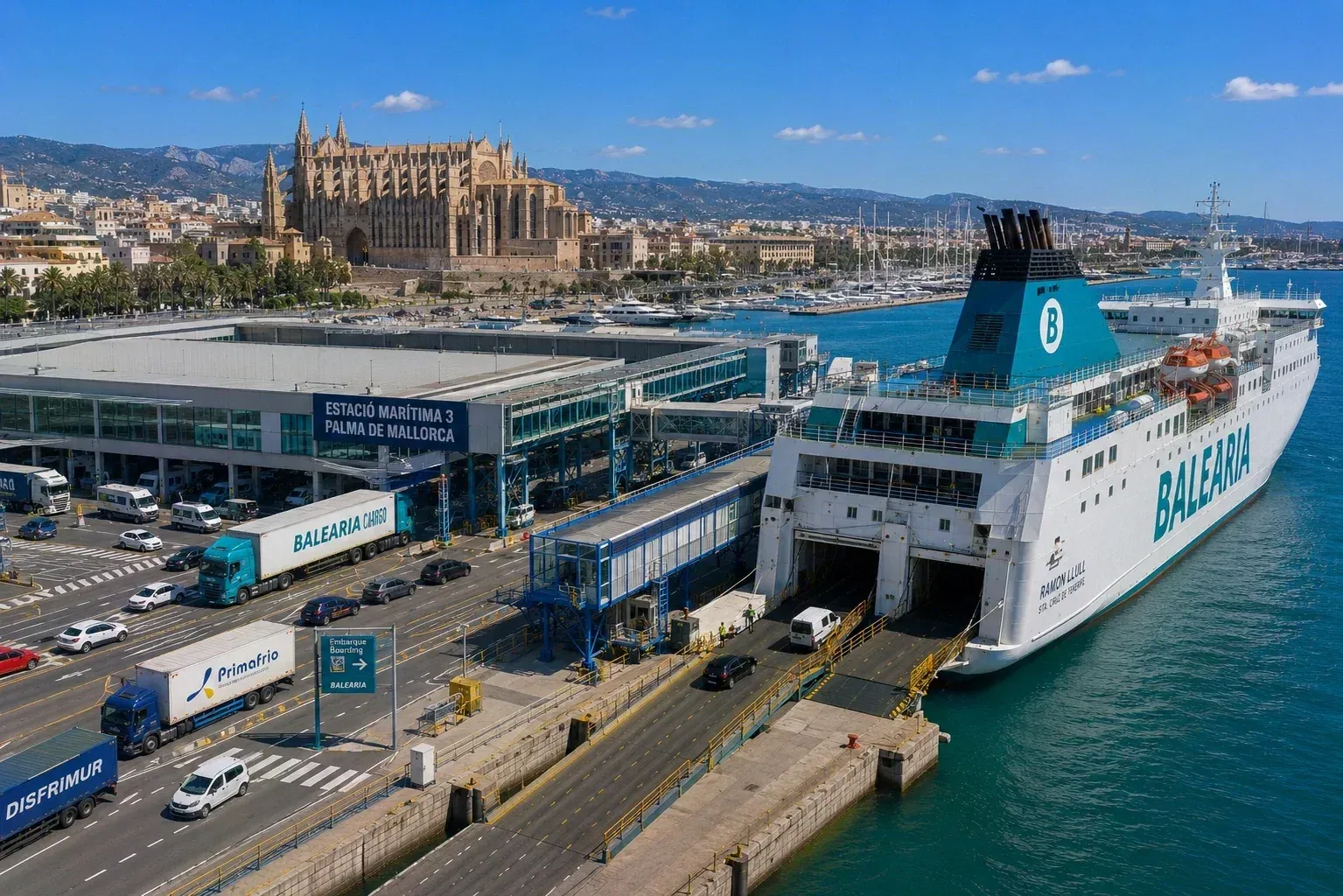 Palma Terminal de ferry de Majorque avec ferry pour passagers à quai