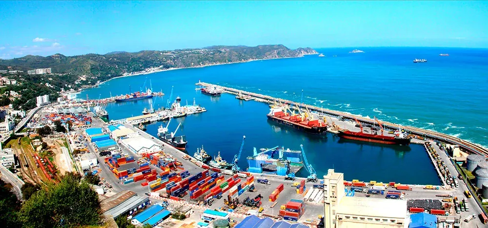 Skikda port de ferry sur la côte algérienne
