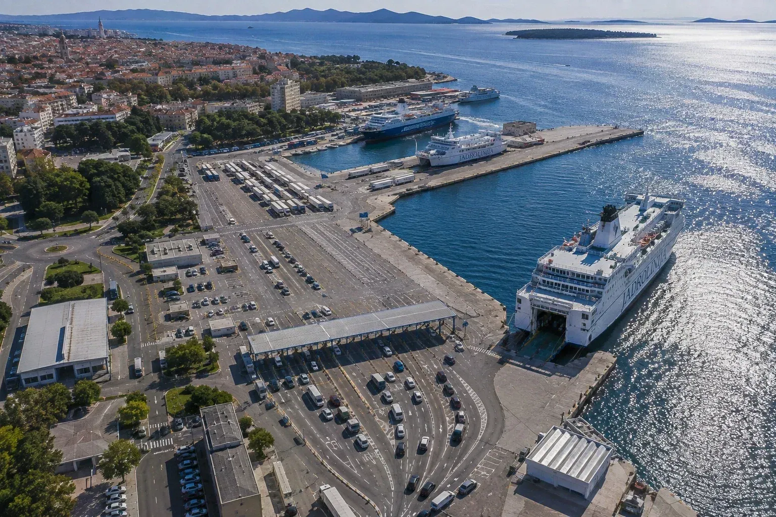 Zadar Port de ferry de Gaženica sur la côte croate