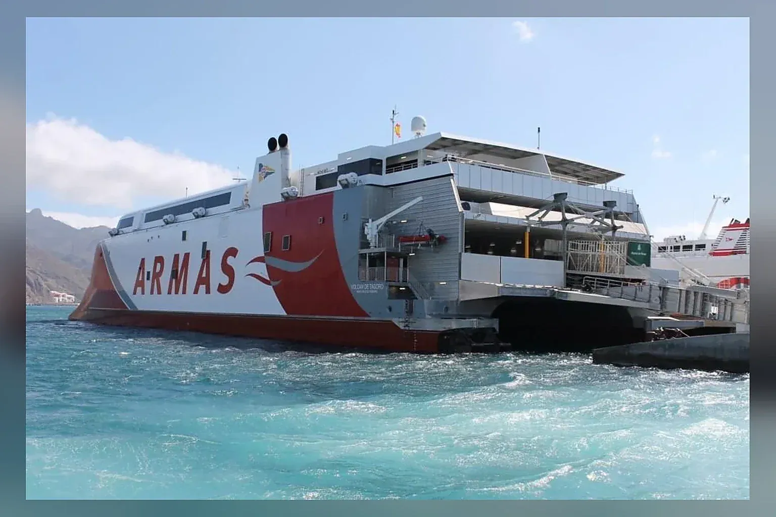 Armas Trasmediterránea ferry pour passagers et véhicules