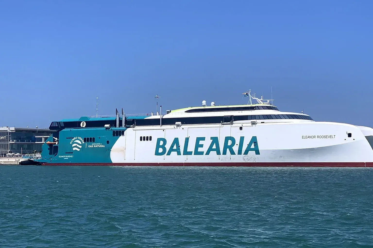 Baleària ferry pour passagers et véhicules