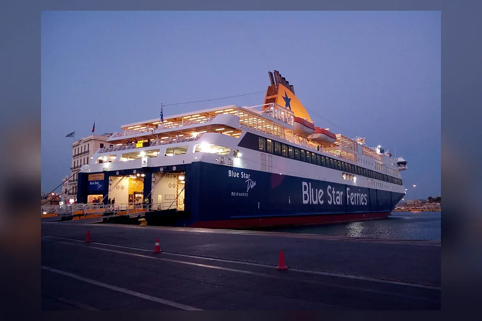 Blue Star Ferries ferry pour passagers et véhicules