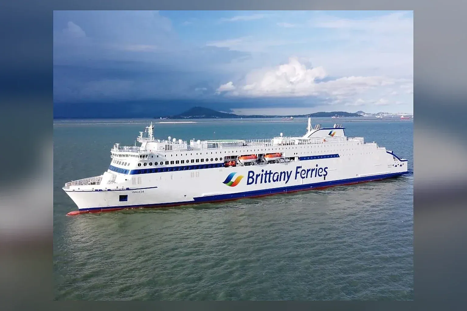 Brittany Ferries ferry passager naviguant à travers la Manche