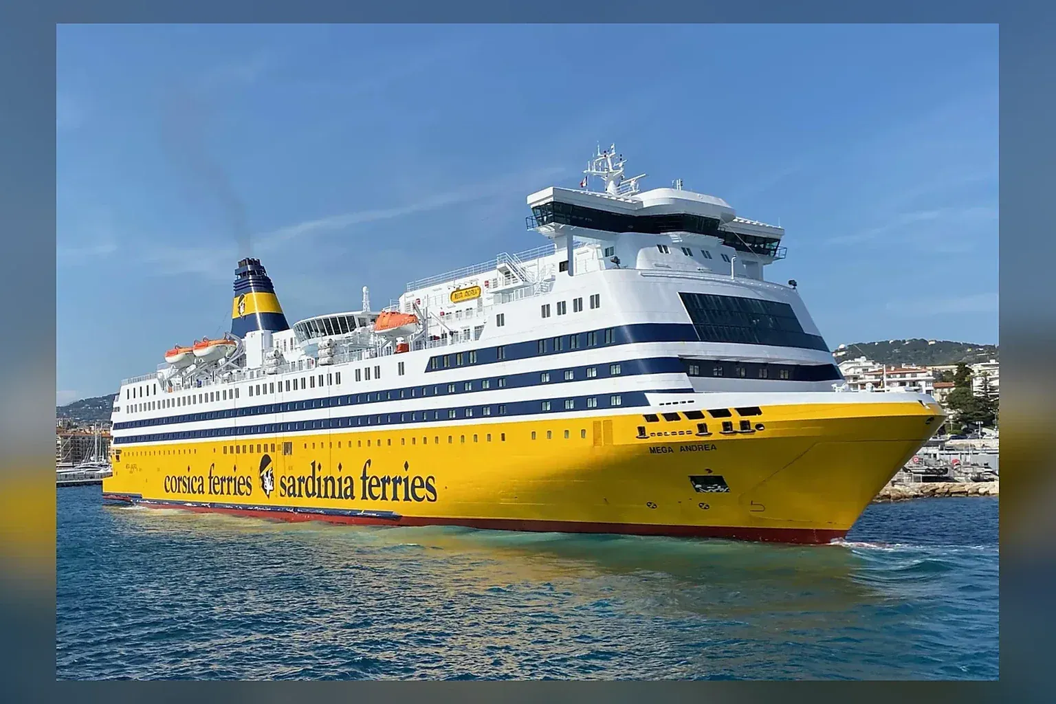 Corsica Ferries ferry pour passagers et véhicules en Méditerranée