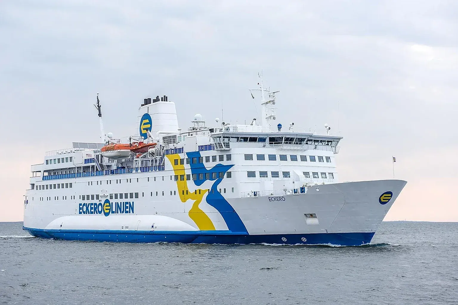 Eckerö Linjen ferry de passagers et de véhicules sur la mer d'Åland