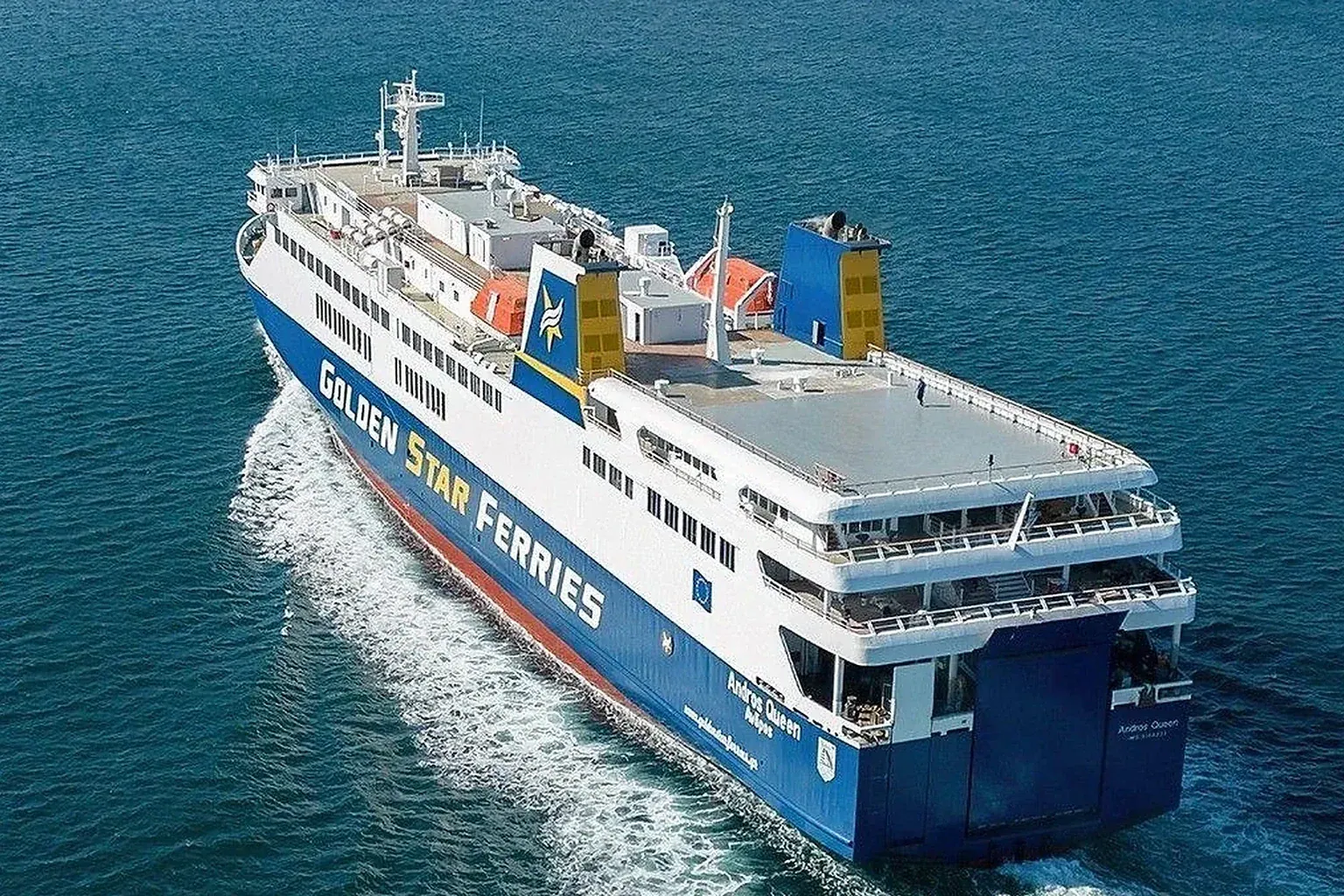 Golden Star Ferries ferry pour passagers et véhicules desservant les Cyclades