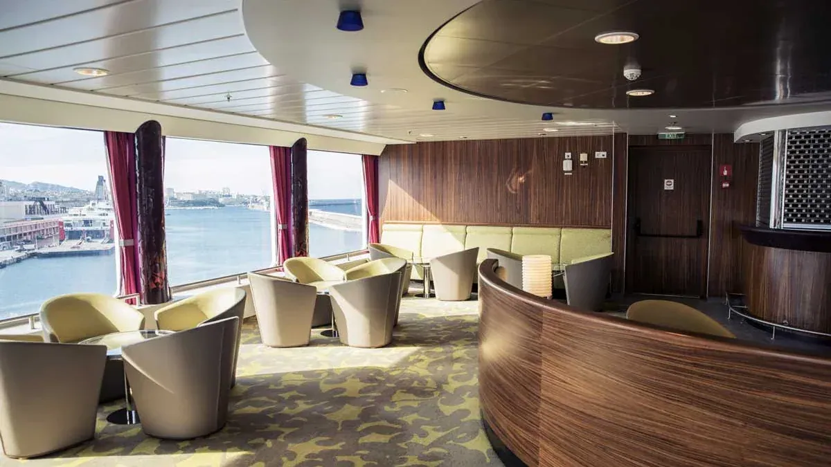 Salon pour passagers à bord du ferry Piana La Méridionale