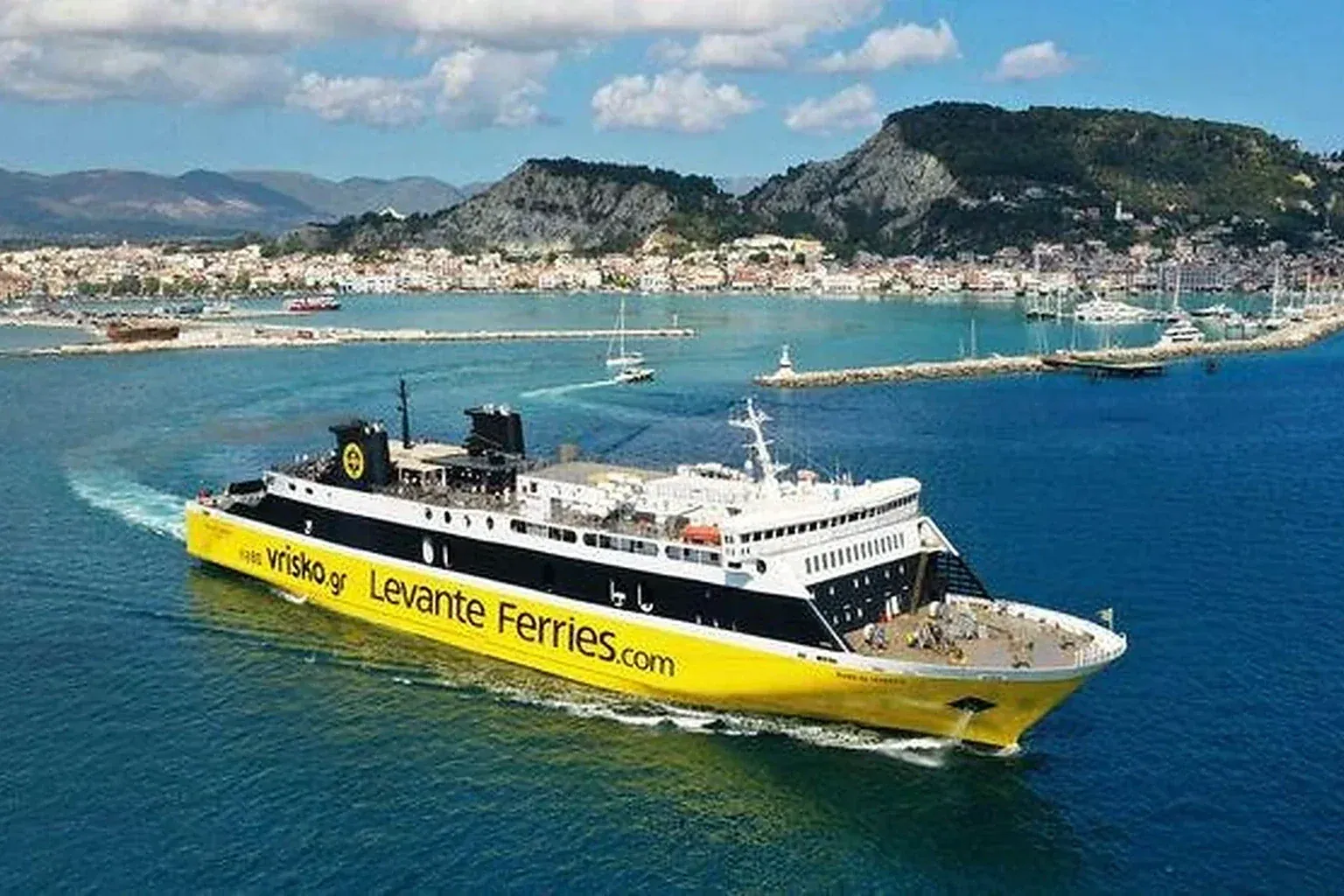 Levante Ferries ferry pour passagers et véhicules dans la mer Ionienne