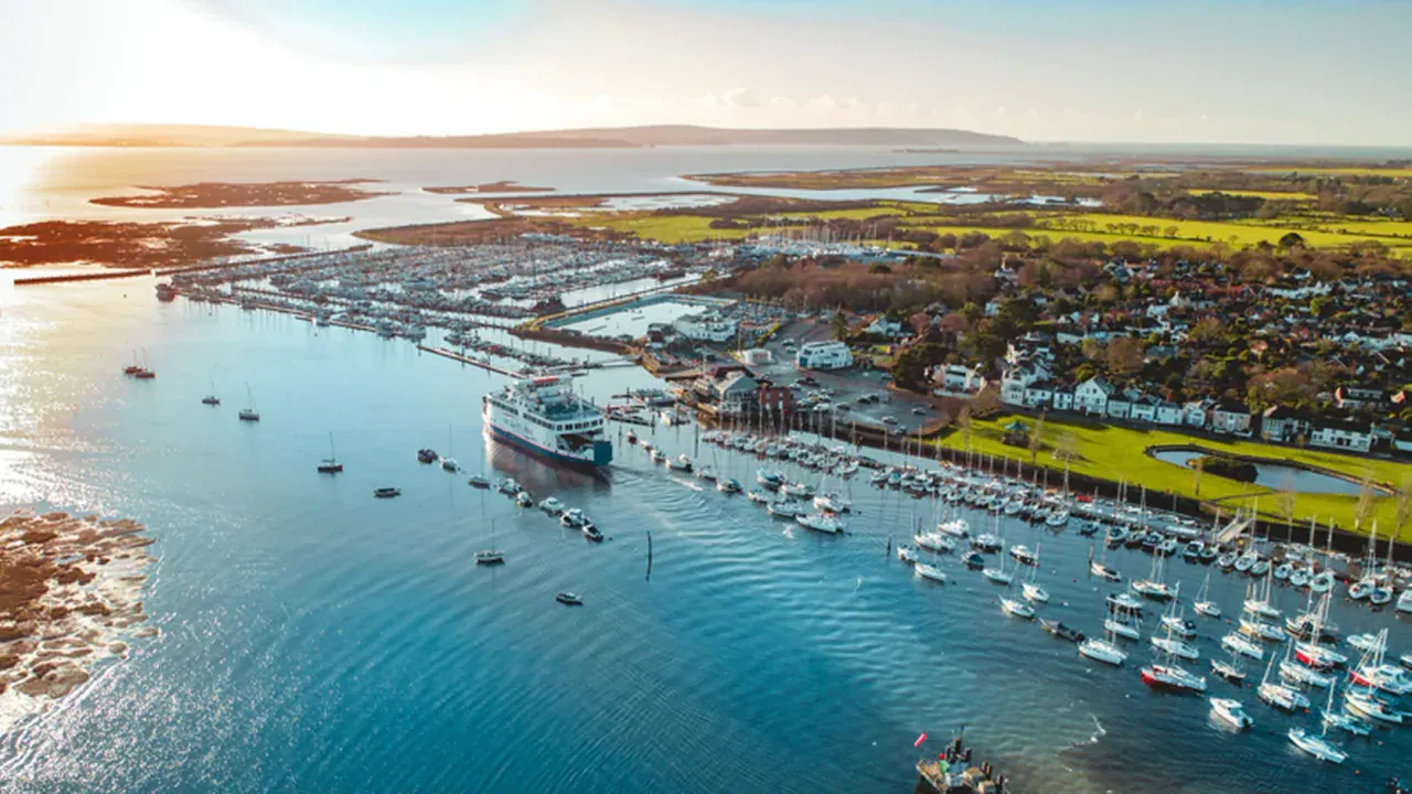 Ferry Wightlink au départ de Lymington par la côte de la Nouvelle-Forêt
