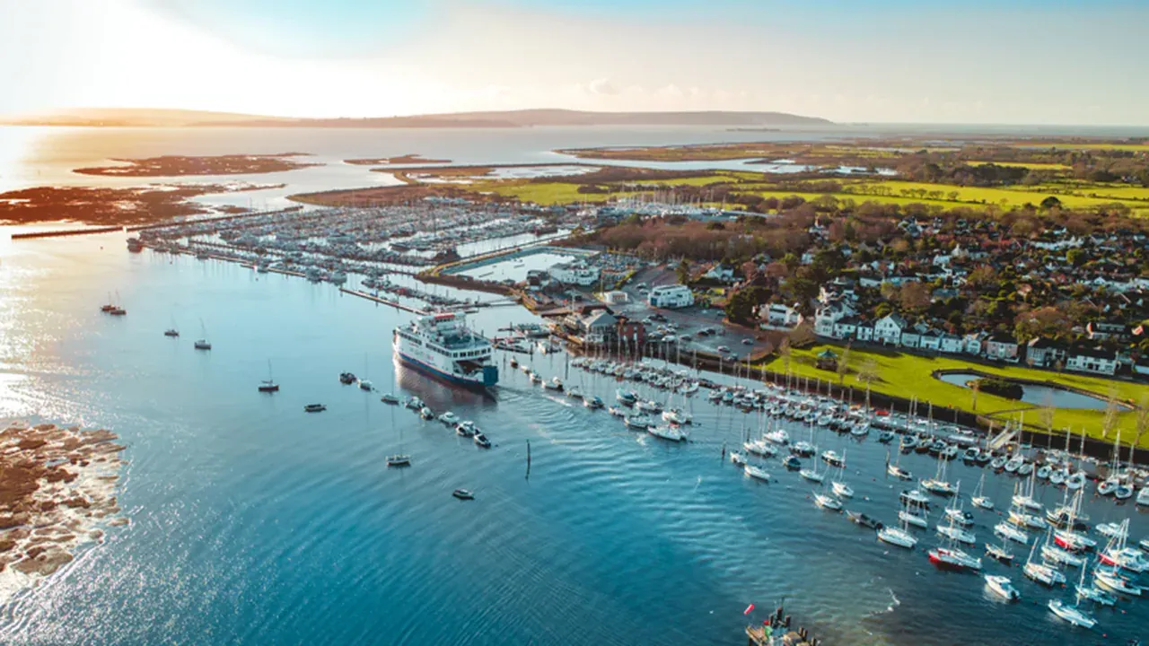Ferry Wightlink Wight Class qui quitte Lymington