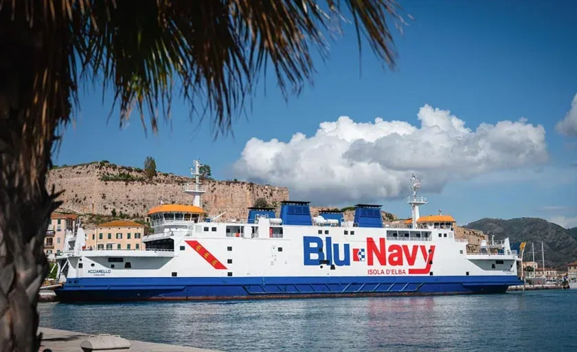 Blu Navy ferry à Portoferraio, Île d'Elbe