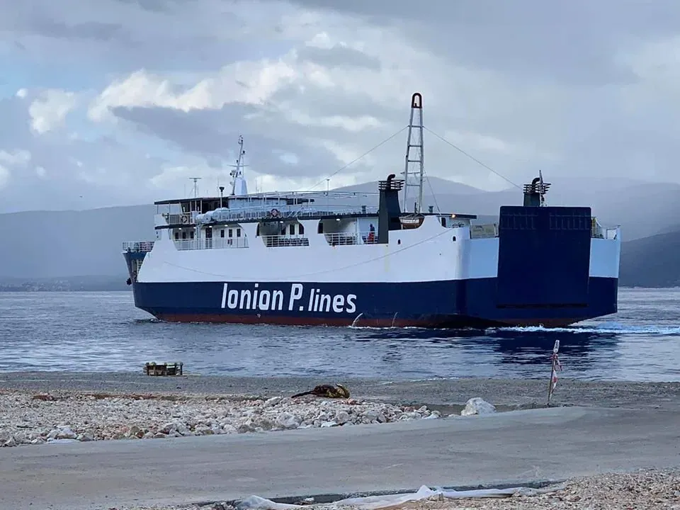 Ferry Ionion P. Lines desservant Lefkada et Ithaca