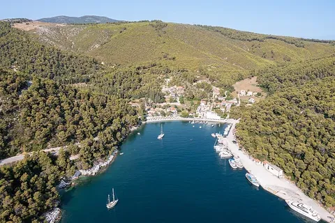 Vue d'Agnontas (Skopelos), Grèce