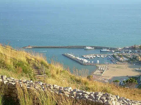 Vue sur Terracina, Italie